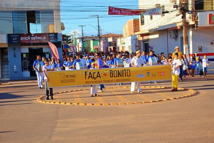 Em Marcolândia, caminhada e chama atenção para combate ao abuso contra crianças e adolescentes - batch_IMG_6145