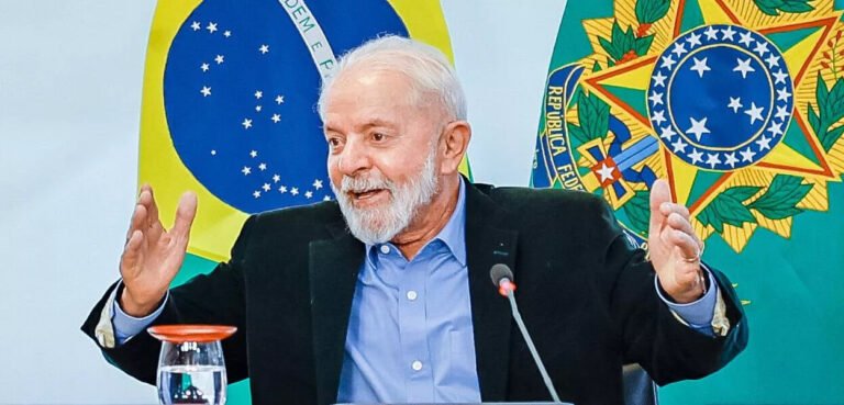 Lula publicará decreto e salário mínimo deve ficara R$ 1.518 Lula publicará decreto e salário mínimo deve ficara R$ 1.518