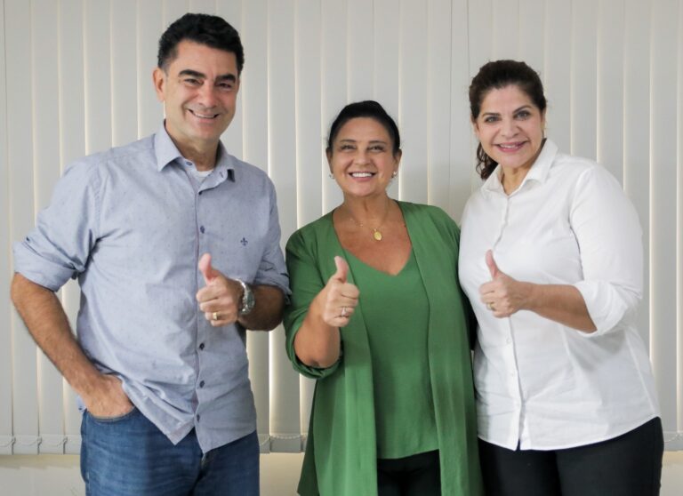 Ana Paula é oficializada como pré-candidata a prefeita de Araripina pelo PDT Ana Paula é oficializada como pré-candidata a prefeita de Araripina pelo PDT