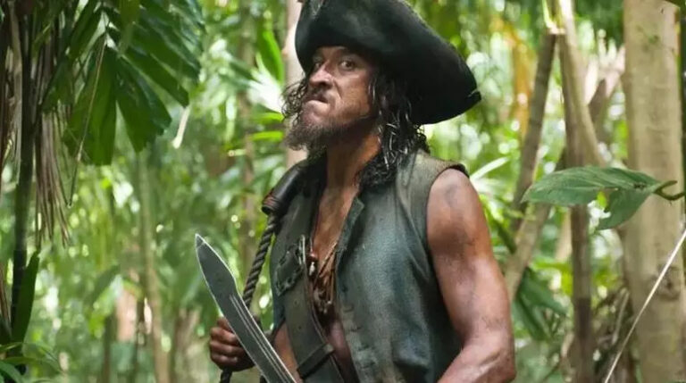Ator de “Piratas do Caribe” morre após ser atacado por tubarão no Havaí Ator de “Piratas do Caribe” morre após ser atacado por tubarão no Havaí