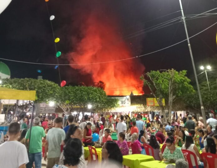 Incêndio atinge barracas nos festejos de Santo Antônio em cidade do PI