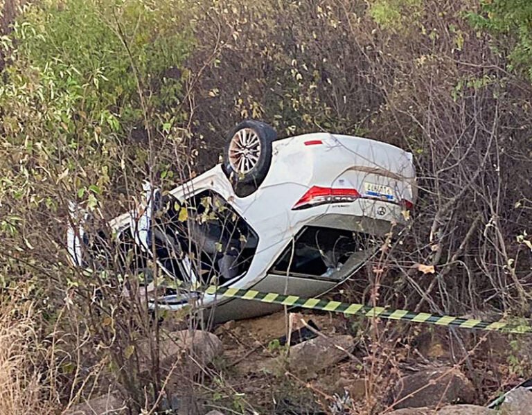 Motorista morre após capotar veículo na PI que interliga Fronteiras e Caldeirão Grande Motorista morre após capotar veículo na PI que interliga Fronteiras e Caldeirão Grande