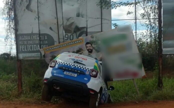 Viatura da PM se envolve em acidente durante perseguição a suspeito em Sussuapara Viatura da PM se envolve em acidente durante perseguição a suspeito em Sussuapara - Foto: Divulgação
