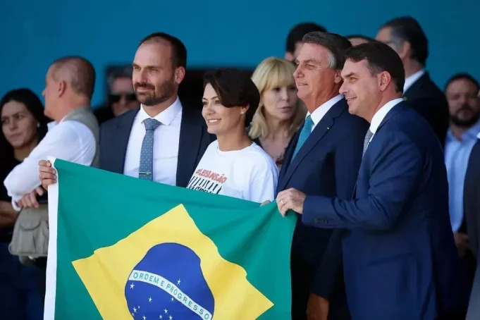 Boosonaro, Michelle e Eduardo