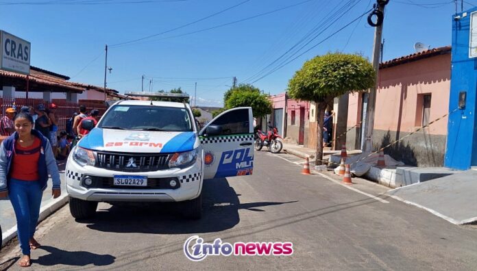 Homem morre ao atacar policial com foice em Padre Marcos - PI - 631e3b92-dc64-4cb7-a0ee-14711dea7c07