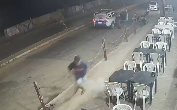 Vídeo mostra troca de tiros entre polícia e assaltante que deixou criança ferida