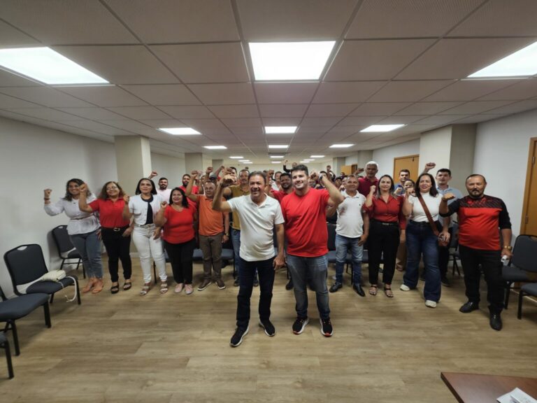 ARARIPINA | Evilásio Mateus conta com apoio de 34 candidatos a vereador ARARIPINA | Evilásio Mateus conta com apoio de 34 candidatos a vereador