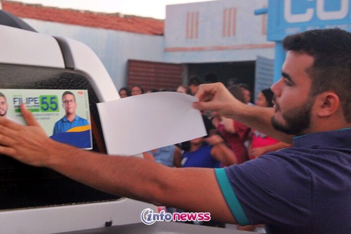 Adesivaço marca início da campanha de Filipe Gonçalves e João Vianney em Caldeirão Grande do Piauí -IMG_0022