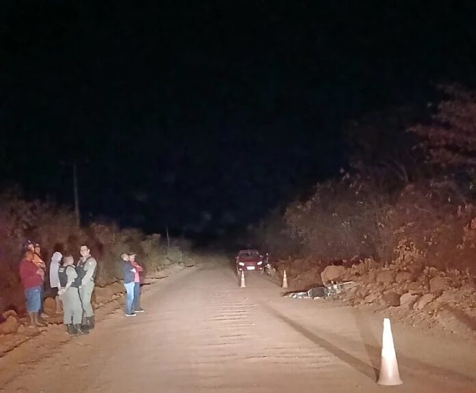 Corpo de motociclista é encontrado em estrada vicinal de São João da Canabrava