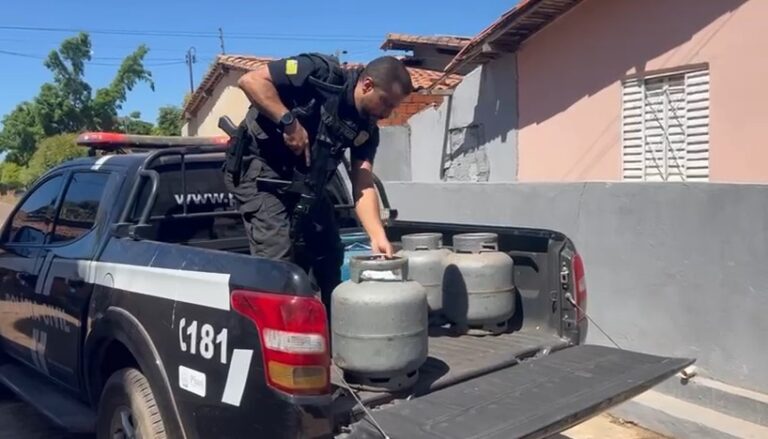Polícia Civil apreende 48 botijões de gás em depósito clandestino no Piauí Polícia Civil apreende 48 botijões de gás em depósito clandestino no Piauí