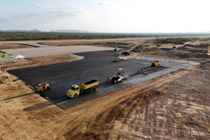 Raquel Lyra vistoria obra do aeroporto de Serra Talhada e anuncia conclusão do projeto para ampliação do aeroporto de Caruaru