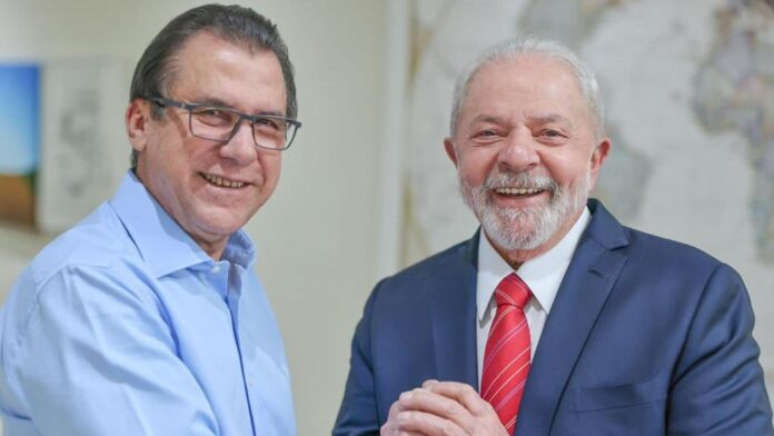 Deputado federal eleito Luiz Marinho (PT-SP) e o presidente Luiz Inácio Lula da Silva (PT) Deputado federal eleito Luiz Marinho (PT-SP) e o presidente Luiz Inácio Lula da Silva (PT)