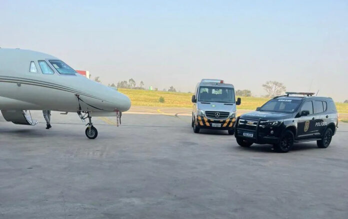 Gusttavo Lima tem avião apreendido em operação contra esquema de jogos ilegais