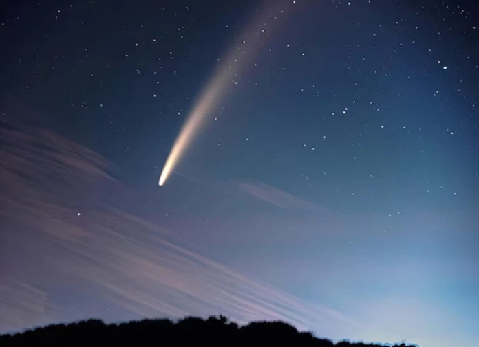 Imagem ilustrativa de um cometa Imagem ilustrativa de um cometa - Freepik