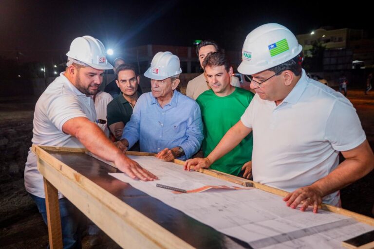 Rafael Fonteles visita obras de poliesportivo e inaugura asfalto em Picos Rafael Fonteles visita obras de poliesportivo e inaugura asfalto em Picos