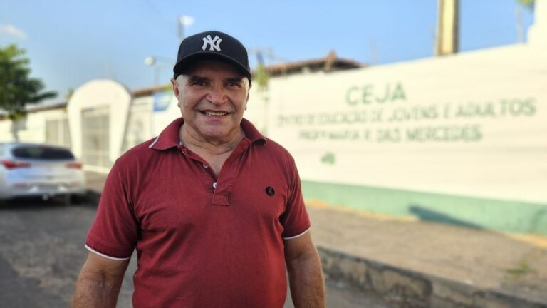 Aluno retorna à escola após 40 anos com ajuda de professora do EJA e mira graduação em Direito Aluno retorna à escola após 40 anos com ajuda de professora do EJA e mira graduação em Direito