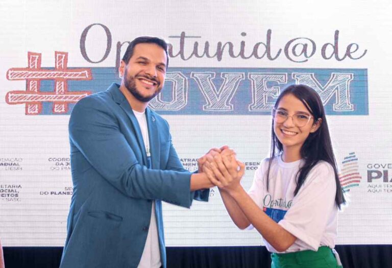 Mais de 3 mil estudantes piauienses recebem bolsas do Oportunidade Jovem via PIX em outubro Mais de 3 mil estudantes piauienses recebem bolsas do Oportunidade Jovem via PIX em outubro