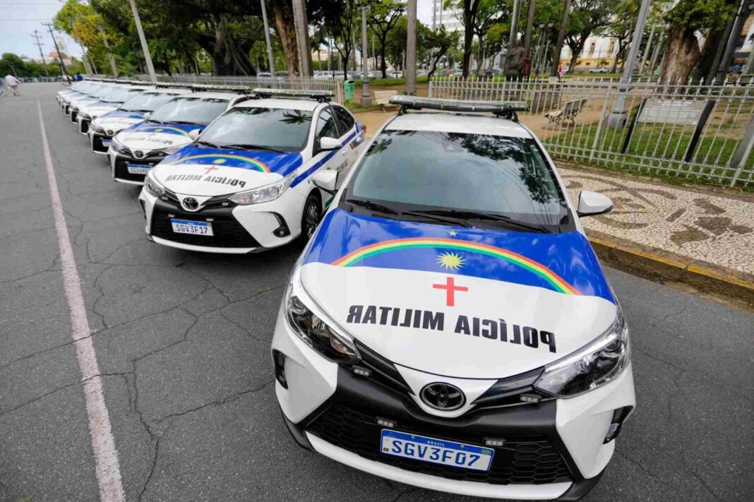 Imagem: viaturas da Polícia Militar de Pernambuco. - Miva Filho/Secom