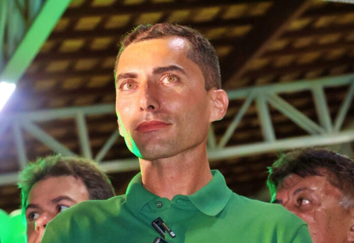 osvaldo-da-abelha-branca-540728.jpeg.950x0_q95_crop