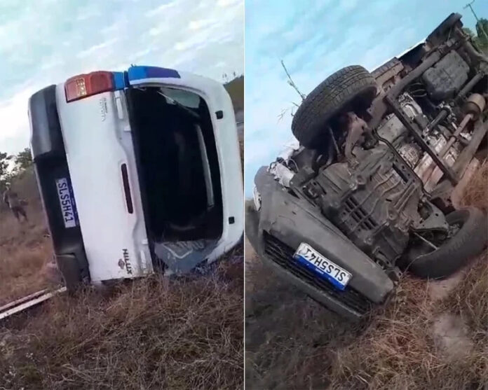 Carro funerário tomba na BR-343 no Piauí