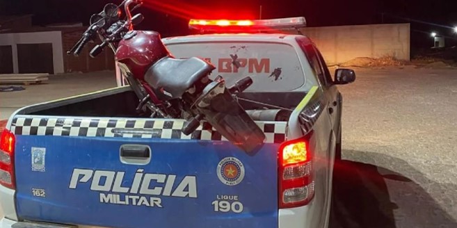 Moto roubada em Simões é recuperada pela PM em Marcolândia em 48h Moto roubada em Simões é recuperada pela PM em Marcolândia em 48h