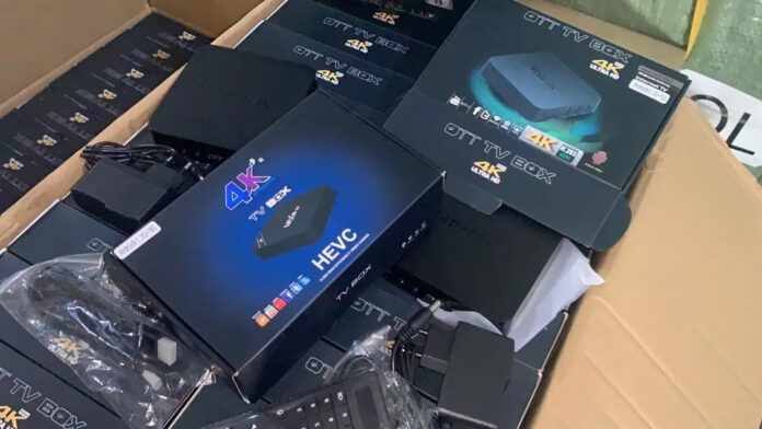 TV boxes piratas TV boxes apreendidas em outubro de 2020, em operação conjunta de Polícia Civil, Polícia Federal e Receita Federal — Foto: Divulgação