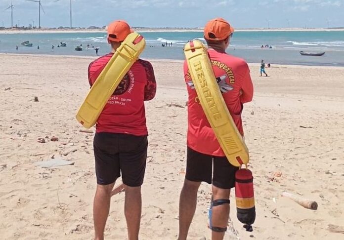 Corpo de Bombeiros reforça segurança no litoral - corpo de bombeiros do piauí na praia