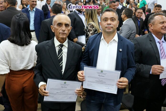 IMG_0472Veja fotos da solenidade de diplomação de eleitos a prefeito, vice e vereadores em Isaias Coelho, Itainópolis e Vera Mendes