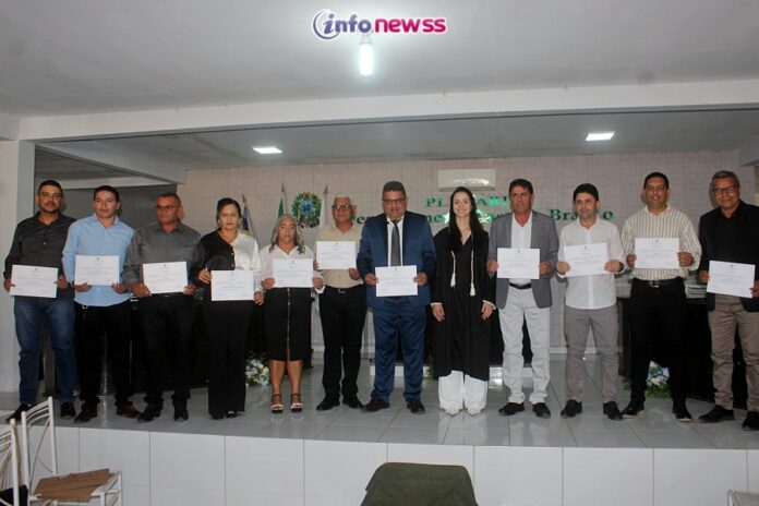 IMG_2405 Dr. Corinto Matos e Valmir de Juracy são diplomados prefeito e vice-prefeito em Marcolândia - PI