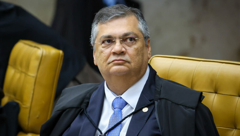 Dino não aceita resposta e dá novo prazo até as 20h para Câmara explicar emendas Dino não aceita resposta e dá novo prazo até as 20h para Câmara explicar emendas