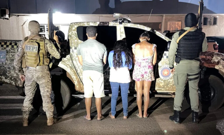 BEPI e GPM de Santana do PI prendem um homem e duas mulheres por tráfico de drogas BEPI e GPM de Santana do PI prendem um homem e duas mulheres por tráfico de drogas