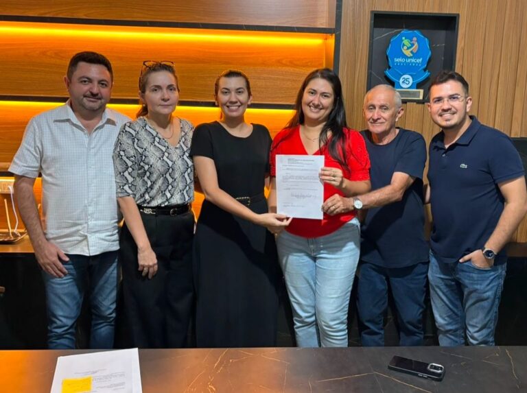 Laís Barroso empossa novos secretários municipais de Santa Cruz do Piauí Laís Barroso empossa novos secretários municipais de Santa Cruz do Piauí