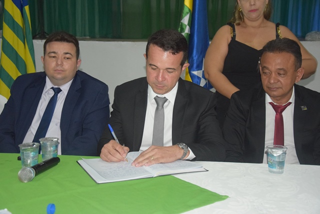 Naerton Moura toma posse para segundo mandato como prefeito de Sussuapara