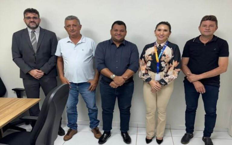 Prefeito Jaillson Campos busca solução para restabelecimento de energia em prédios públicos de Geminiano Prefeito Jaillson Campos busca solução para restabelecimento de energia em prédios públicos de Geminiano