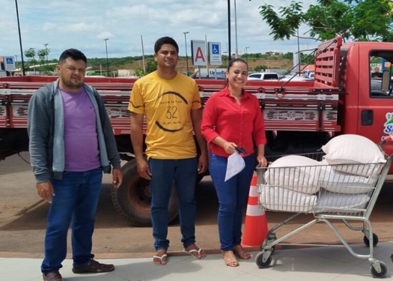Secretaria de Agricultura recebe sementes de milho e feijão que beneficiarão famílias santanenses Secretaria de Agricultura recebe sementes de milho e feijão que beneficiarão famílias santanenses