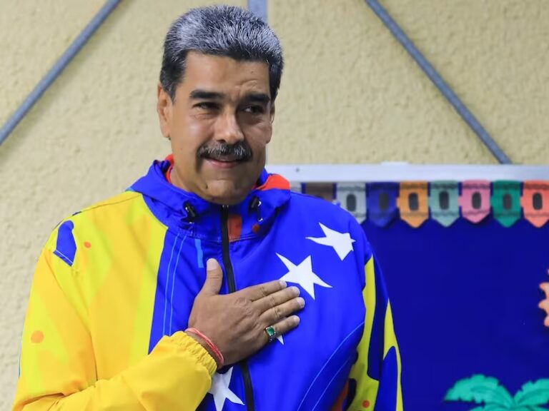Maduro assume 3º mandato e promete reforma na Constituição da Venezuela Maduro assume 3º mandato e promete reforma na Constituição da Venezuela