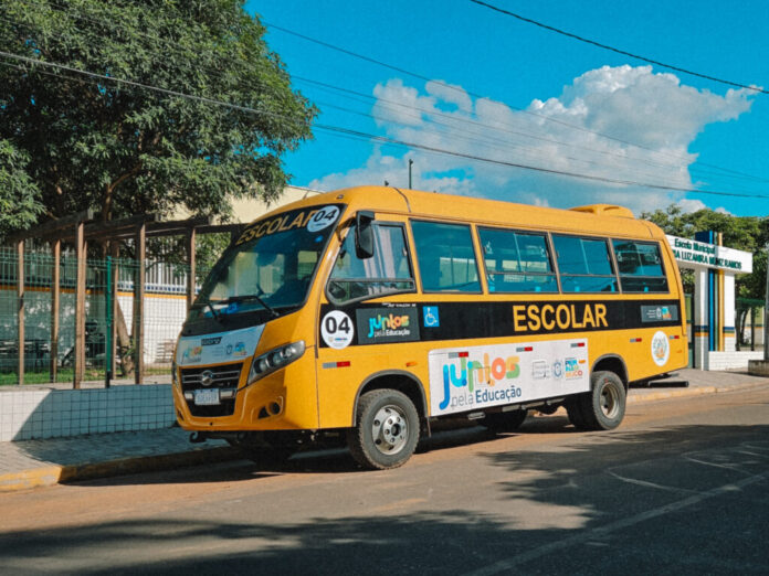 Araripina–PE ganha novo ônibus escolar para PcD com apoio da deputada Roberta Arraes