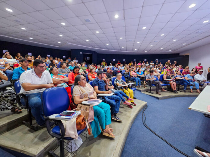 Encontro em Araripina debate associativismo e premia participantes