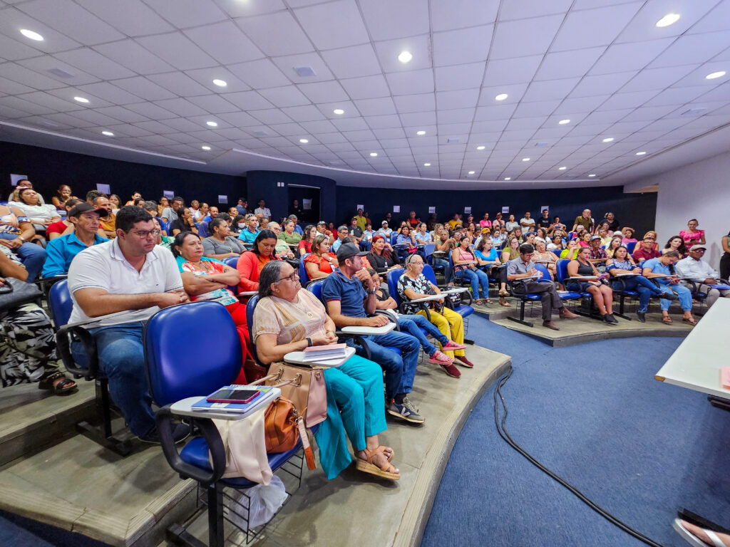Encontro em Araripina debate associativismo e premia participantes