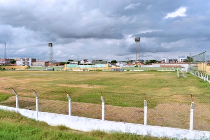 PICOS - Secretaria de Esportes faz diagnóstico e inicia melhorias no Estádio Helvídio Nunes