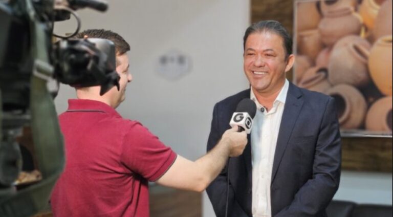 Prefeito de Araripina–PE, Evilásio Mateus (PDT), em entrevista à TV Grande Rio - Foto: Jayne Soares