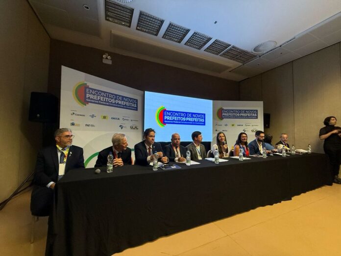 Secretário da Saúde apresenta APP Piauí Primeira Infância para novos prefeitos e prefeitas em Brasília