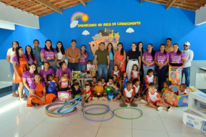 DSC_0025 (1)Gestores da Educação de Padre Marcos Acompanham Andamento das Escolas no Povoado Riacho do Padre e Realizam Entrega de Brinquedos -
