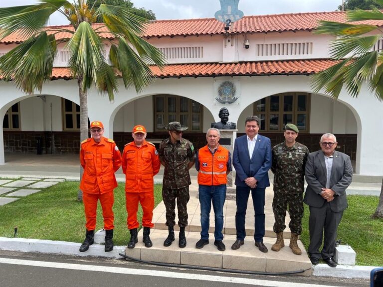 Bombeiros, Exército e Defesas Civis realizam reunião estratégica para emergência no Piauí Bombeiros, Exército e Defesas Civis realizam reunião estratégica para emergência no Piauí
