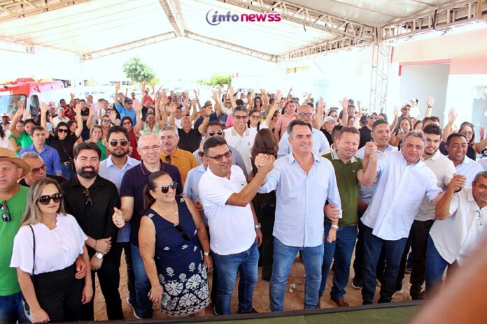 IMG_0307prefeito Dr. Corinto Mattos entrega obras ao lado de Ciro Nogueira e lideranças políticas