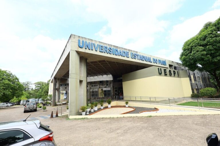 Mais de 270 vagas em cursos de licenciatura estão abertas na UESPI para portadores de diploma Mais de 270 vagas em cursos de licenciatura estão abertas na UESPI para portadores de diploma