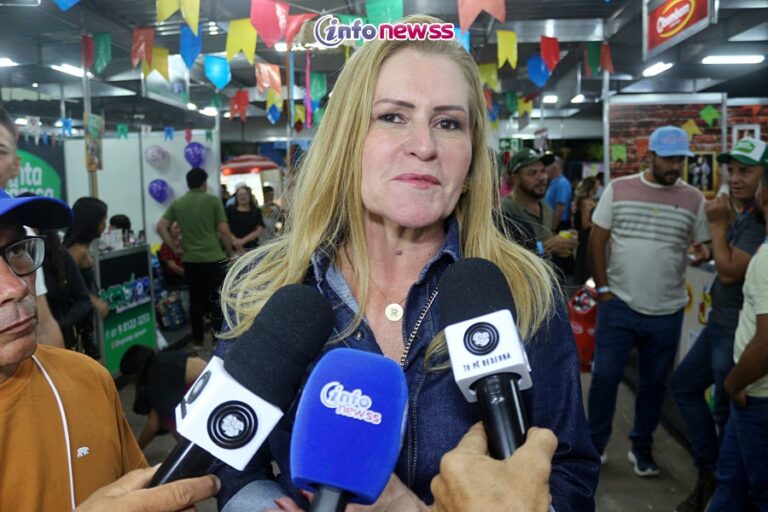 Deputada Roberta Arraes anuncia recuperação da PE-585, rodovia que liga Araripina ao Crato-CE Deputada Roberta Arraes anuncia recuperação da PE-585, rodovia que liga Araripina ao Crato-CE