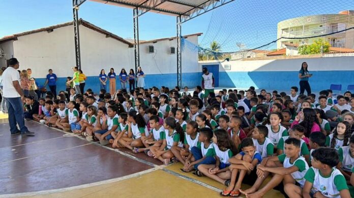1Alunos da escola Tia Celeste participam de ação de conscientização sobre saúde bucal em Picos