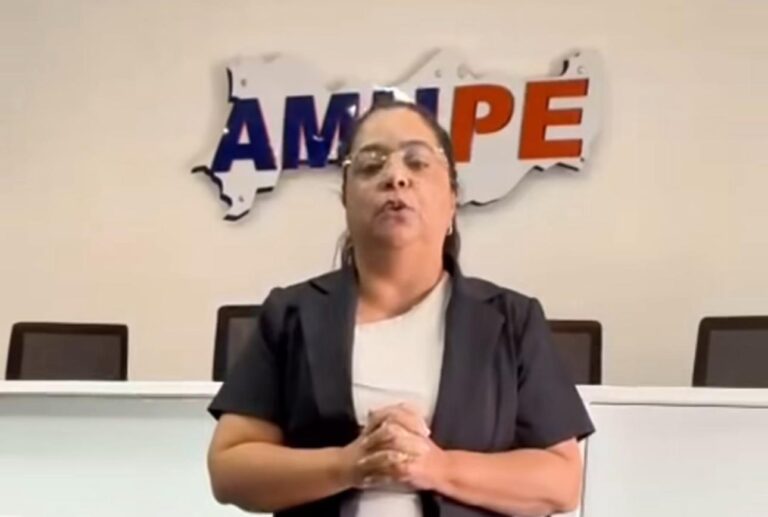 Durante encontro na Amupe, prefeita de Trindade anuncia 150 casas pelo Minha Casa, Minha Vida Durante encontro na Amupe, prefeita de Trindade anuncia 150 casas pelo Minha Casa, Minha Vida