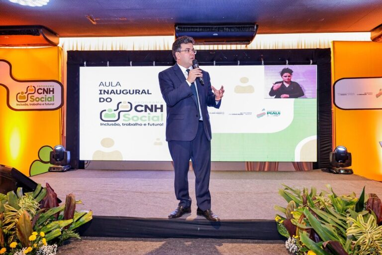 Aula inaugural do CNH Social Estudantil marca início do benefício para 10 mil estudantes da rede pública Aula inaugural do CNH Social Estudantil marca início do benefício para 10 mil estudantes da rede pública